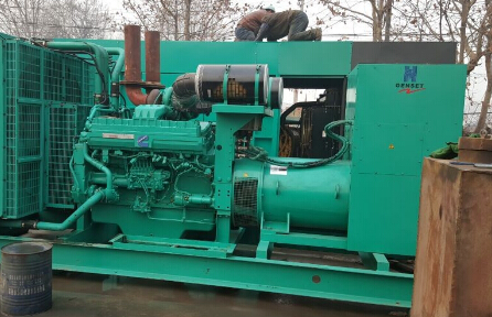 淳安发电机组如何判断水冷式机油散热器内部是否需要清洗？